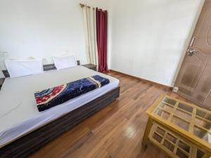 En eller flere senge i et værelse på Ekant HomeStay