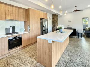 Kuchyň nebo kuchyňský kout v ubytování Farrall Solara