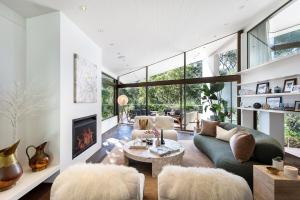 Posezení v ubytování Beachfront Hyper Luxury Harbour Sanctuary