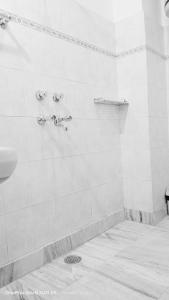 Ένα μπάνιο στο Hotel New Mamta