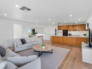 Køkken eller tekøkken på Lakeside Lodge Yarrawonga