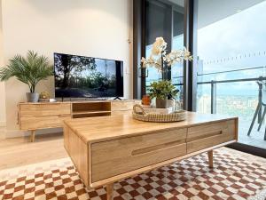 TV a/nebo společenská místnost v ubytování Skyline Poetry - Premium Stay on the Star BNE