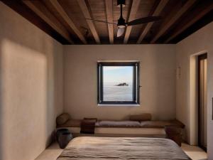 Ένα ή περισσότερα κρεβάτια σε δωμάτιο στο Luura Paros Cliff Adults only 16 plus