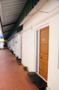 an empty hallway of a building with a wooden door at Kitty Royal Inn in Ooty