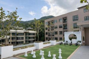 Nespecifikovaný výhled na hory nebo výhled na hory při pohledu z hotelu