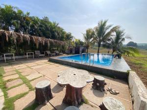 Swimmingpoolen hos eller tæt på village cottages