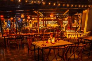 Restaurace v ubytování DNC Shevaroys Resorts & Spa