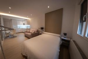 Giường trong phòng chung tại Apartamentos Palacio de Yolanda