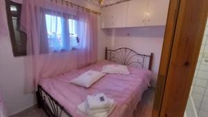 Postel nebo postele na pokoji v ubytování Ξενών ΗΧΩ