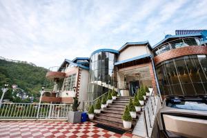 En generel udsigt til bjerge eller udsigt til bjerge taget fra hotellet