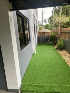 Κήπος έξω από το Xstaycation