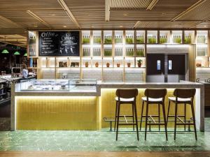 Лаундж или бар в Novotel York Centre