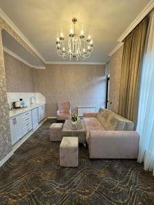 Kuchyň nebo kuchyňský kout v ubytování Hilltop Hotel Gusar