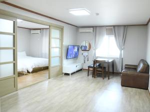 Et tv og/eller underholdning på Sorak Hostel + 24 billeder