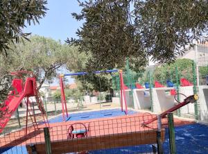 Sân chơi trẻ em tại Apartments Filip & Miroslav