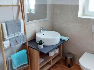 Et badeværelse på Holiday house MARLY with private pool + 28 billeder