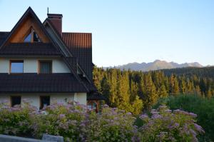 Výhľad na hory alebo výhľad na hory priamo z of the bed and breakfast