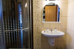 Koupelna v ubytování Levendula Vendégház + 33 fotografií