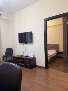 Et tv og/eller underholdning på Modern and Central Apartment at Republic Square - ЦЕНТР ЕРЕВАНА