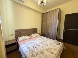 En eller flere senge i et værelse på Modern and Central Apartment at Republic Square - ЦЕНТР ЕРЕВАНА