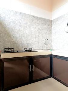 Køkken eller tekøkken på Nyoman Guest House