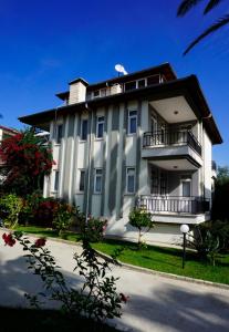 Tòa nhà nơi khách sạn tọa lạc