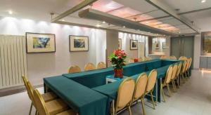 a conference room with a long table and chairs at Jinjiang Inn Tianjin Station Jinwan Square in Tianjin