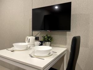 Příslušenství pro přípravu čaje a kávy v ubytování 1-Min Walk to BTS Thonglor Simple Spotless Great Value Stay + 10 fotografií