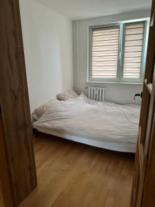 En eller flere senge i et værelse på Lakes & Castles Apartment + 2 billeder