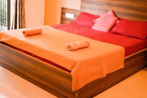 En eller flere senge i et værelse på The Rosewood by Advaya