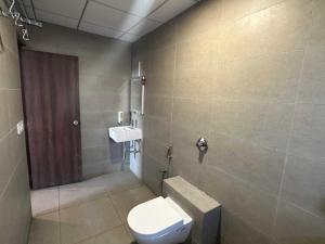 Ένα μπάνιο στο Townhouse Ganesh Tekdi Temple Nagpur