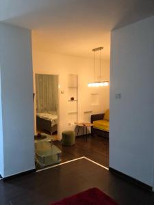 En eller flere senge i et værelse på Apartman Tea