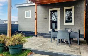 Bygningen som feriehuset ligger i + 8 billeder