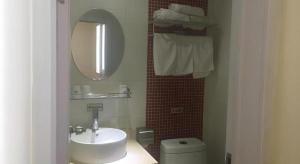 Et badeværelse på Thank Inn Hotel Hebei Langfang Xianghe County Guidu Furniture Center + 171 billeder