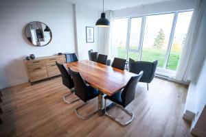 Posezení v ubytování Luxury Condo with Stunning View and Pool + 47 fotografií