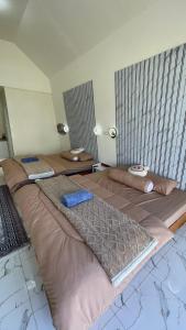 a large bed in a room with two twin beds at Villa Celyn Dieng2 in Diyeng