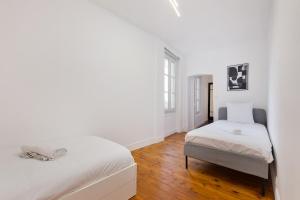 En eller flere senge i et værelse på Prestige Cathedral Renovated T3 Downtown