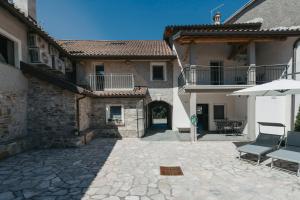 Budova, kde se prázdninový dům nachází