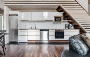 Køkken eller tekøkken på Awesome Home In Transtrand With Sauna