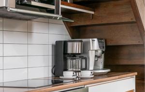 Køkken eller tekøkken på Awesome Home In Transtrand With Sauna