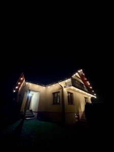 Bygningen som villaen ligger i + 7 billeder