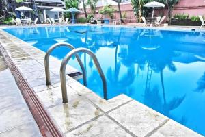 Bazén v ubytování Sahid Kawanua Hotel nebo v jeho okolí