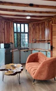 een woonkamer met een bank en een tafel bij O-Frame by WildFoot in Kabaru