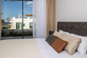 En eller flere senge i et værelse på G2-Mykonos 2 bdr Apartment Close to the Sea + 14 billeder