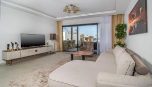 Et tv og/eller underholdning på G2-Mykonos 2 bdr Apartment Close to the Sea