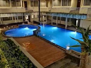 Bazén v ubytování Guntur Hotel nebo v jeho okolí