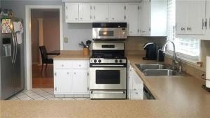 Køkken eller tekøkken på Spacious Avon Lake 4BR Home - Near National Park