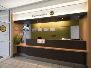 a branch of a hermiston clinic with a reception counter at B&B HOTEL Grenoble Centre Alpexpo in Grenoble