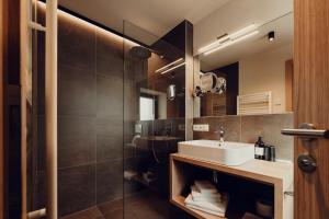 Koupelna v ubytování New Hotel Murrer + 31 fotografií