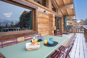 En balkon eller terrasse på Chalet Nivaria - Avec Jardin Privé
